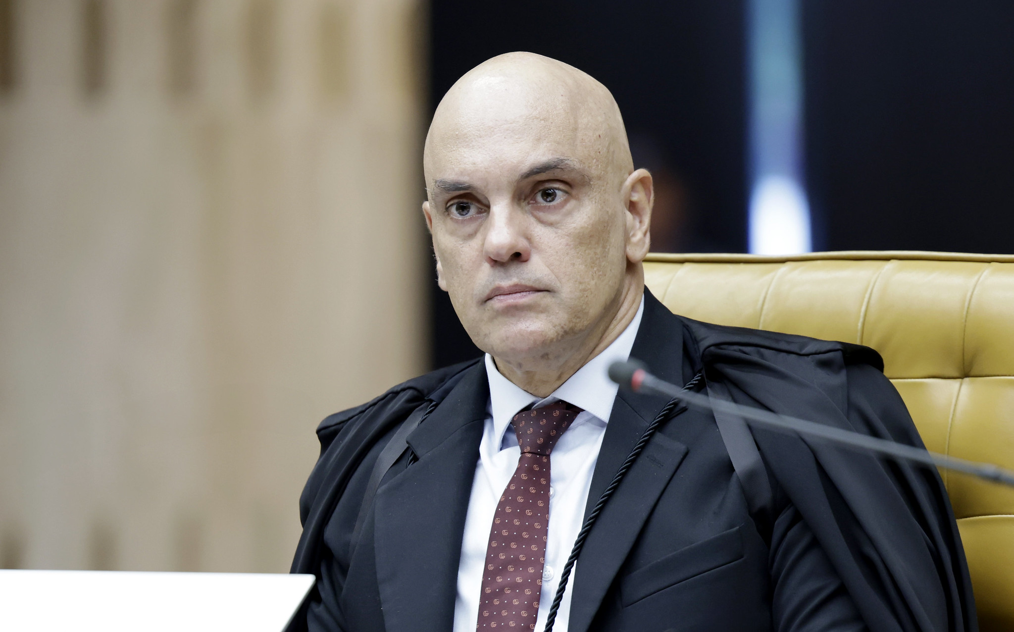 Moraes encaminha à PGR pedido para investigar Bolsonaro e Flávio em caso envolvendo Eduardo