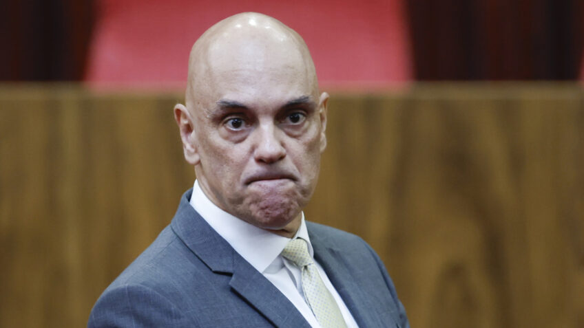 Ministro Alexandre de Moraes recebe notificação por e-mail em ação movida por empresa de Trump nos EUA
