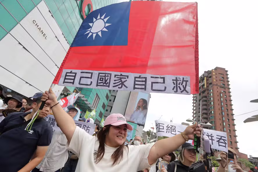 Taiwan mobiliza frota naval e caças após detectar nova patrulha militar chinesa
