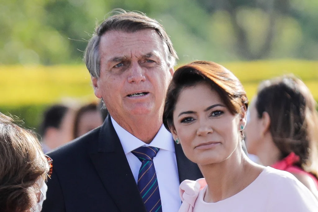 Michelle Bolsonaro defende pauta para surdos acima de ideologia após elogiar ação de Lula