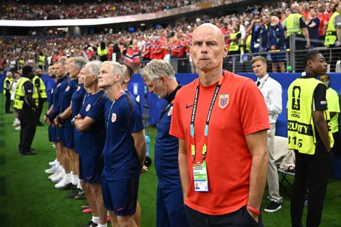 Técnico da Noruega provoca Ancelotti após classificação: “Pode esperar, estamos chegando”