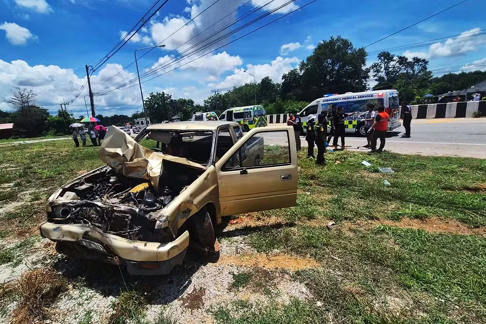 Menino de 11 anos atropela e mata oito monges na Tailândia