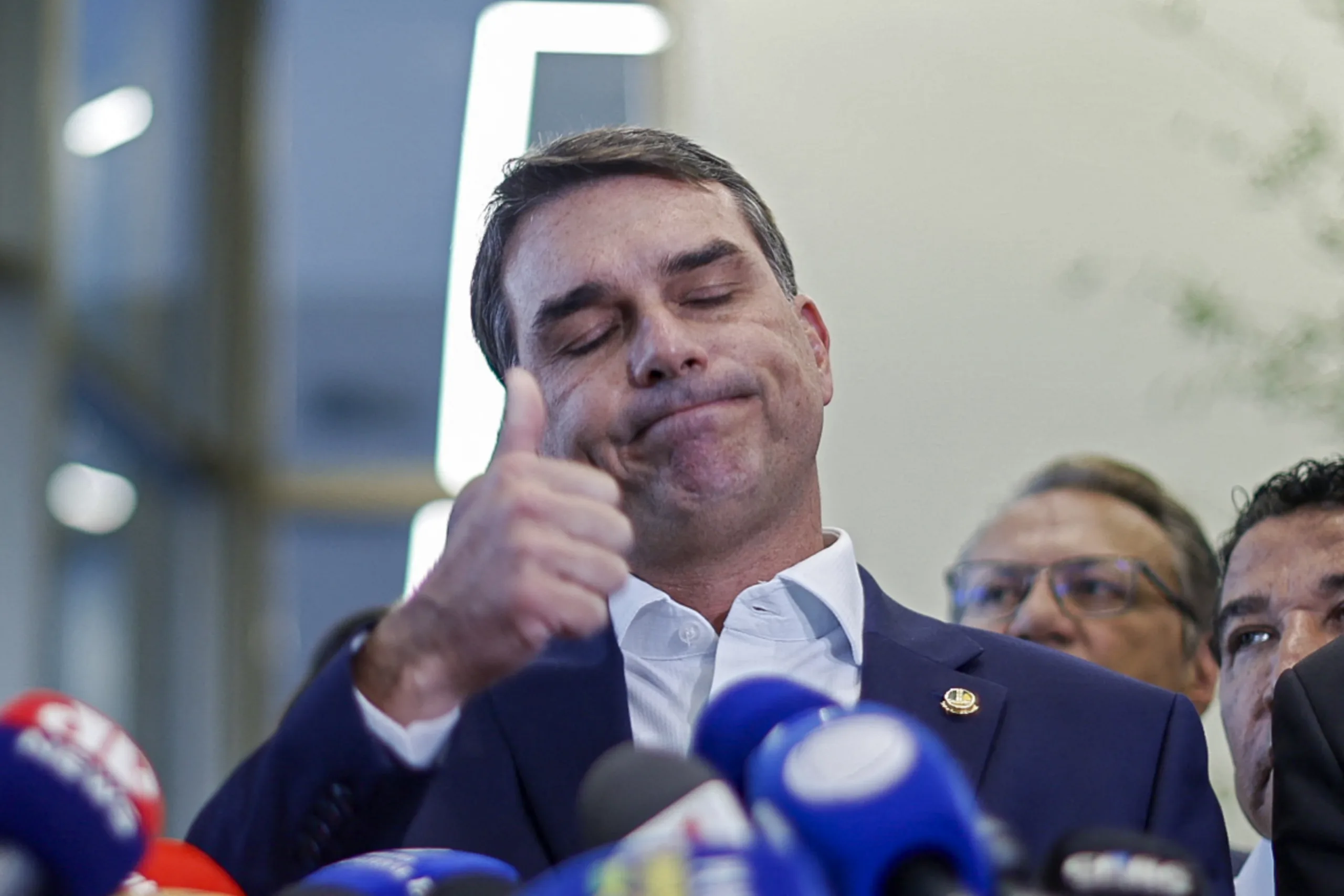 Após novas restrições a Bolsonaro, Flávio chama Moraes de “demônio sem alma”