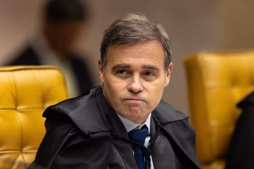 Crise no Judiciário: ordem de Mendonça expõe racha na PF e envolve AGU em apuração sobre o INSS