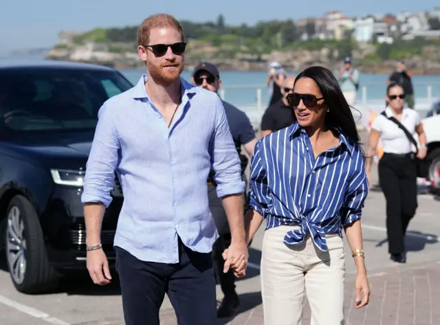 Seis anos após ruptura, Harry e Meghan decidem retornar ao Reino Unido com os filhos