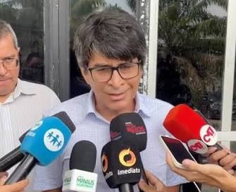 Pai de professor esfaqueado por adolescente fala sobre o crime: “Meu filho é um menino bom”