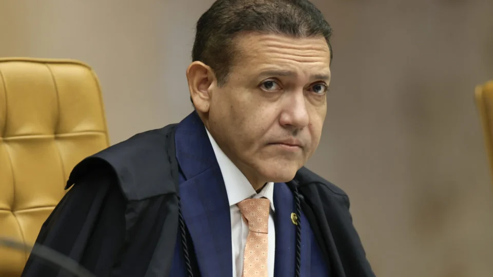 TSE anula filiação indevida ao Missão e garante retorno imediato de Flávio Bolsonaro ao PL