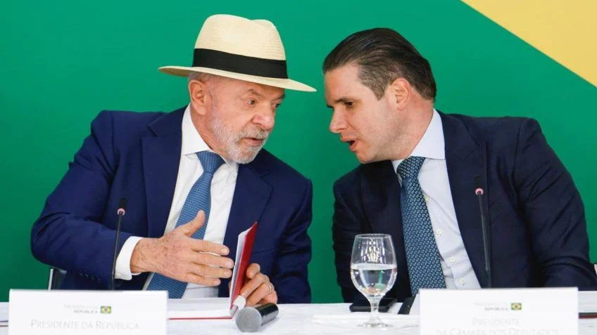 Após neutralidade do Republicanos, Hugo Motta anuncia apoio a Lula