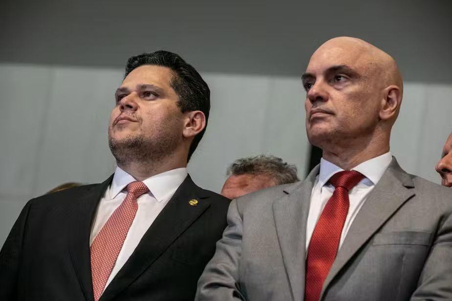 Alcolumbre sai em defesa de Moraes e cita R$ 130 mi de “Dark Horse”