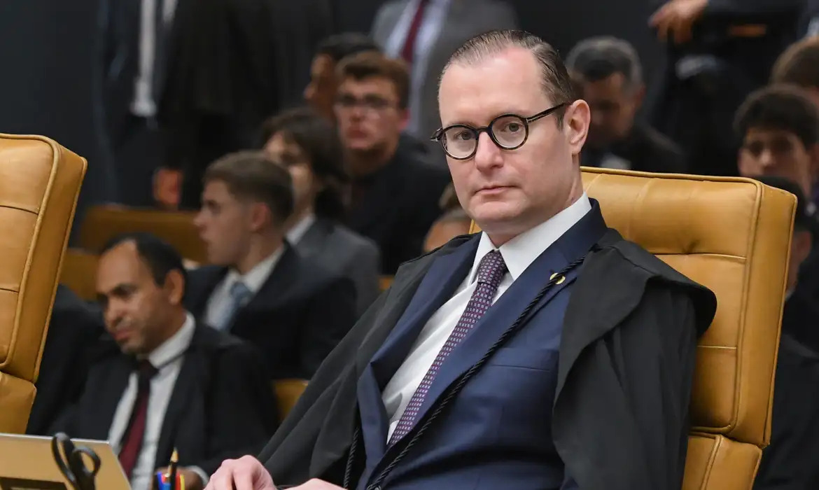 PF entrega a Gilmar e Zanin cópia dos dados do celular de Vorcaro