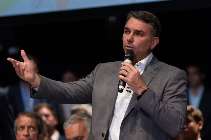 Flávio diz apoiará fim da escala 6X1, mas quer que governo compense empresários