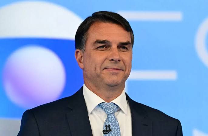 Autoridade dos EUA diz à Reuters que Flávio está a caminho do país