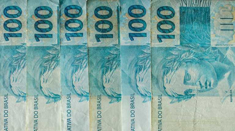 Cédulas e moedas de real em foto de arquivo de10/07/2026.