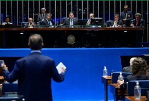 Senadores na mesa do plenário em 15 de outubro de 2026. Foto de Ton Molina/Agência Senado.