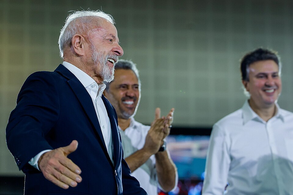 Meta nega favorecer Flávio e explica falhas em posts de Lula
