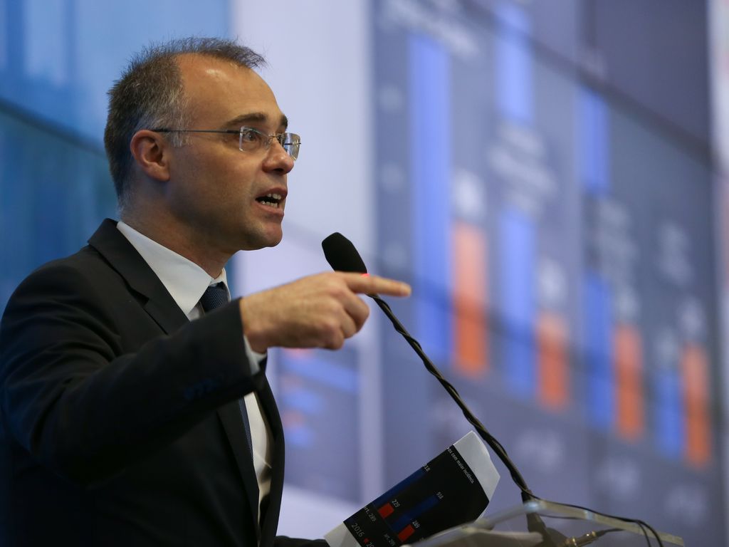 Mendonça explica minuta; Nunes Marques rejeita mudança para canais