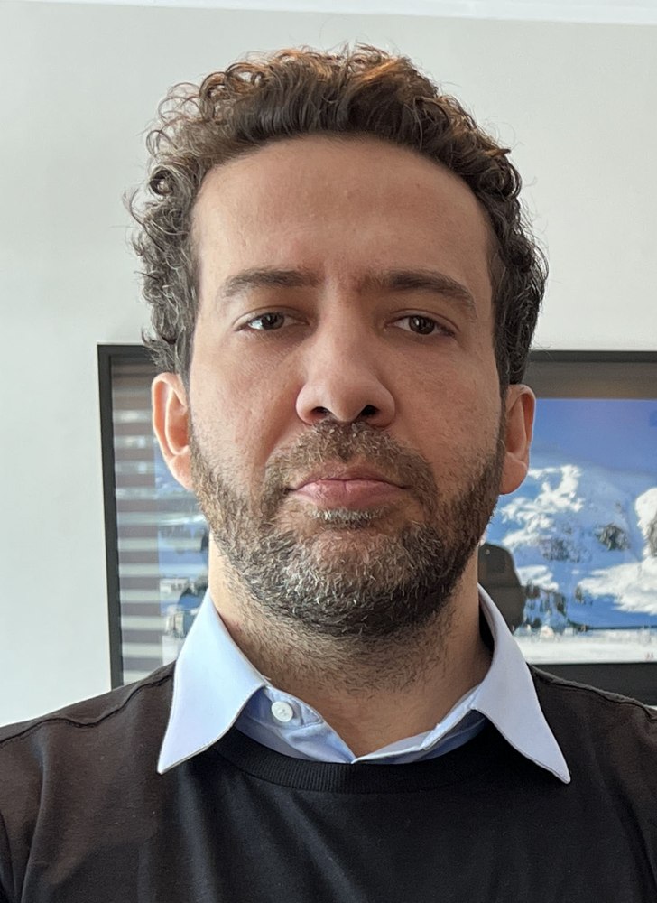 Nunes Marques manda suspender canal no WhatsApp; Janones nega acusações
